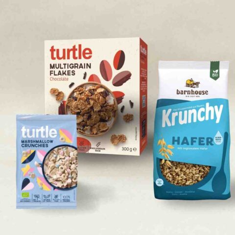 gesundes muesli, unterschiedliche sorten von barnhouse und turtle food